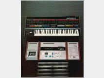 Synthesizer musicali drum machine computer ritiro.